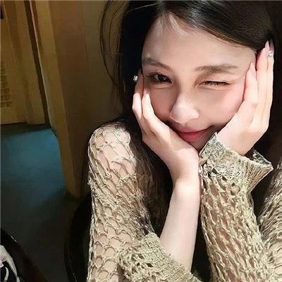 触碰的双手